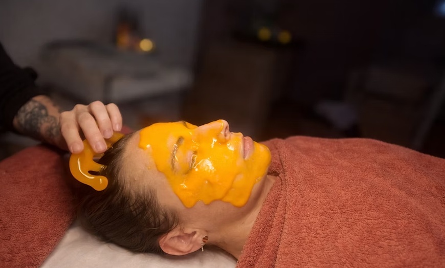 Image 3: Ontspannende gelaatsverzorging die huid én geest tot rust brengt