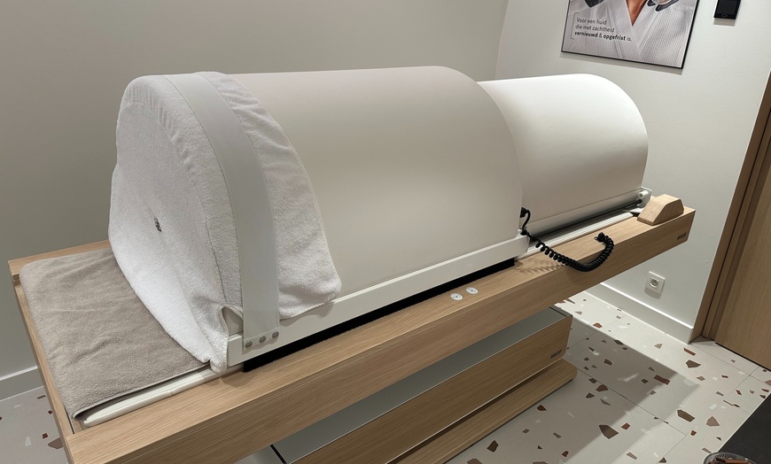 Image 3: Lluxueuze huidboost: infrarood cabine en/of gezichtsbehandeling