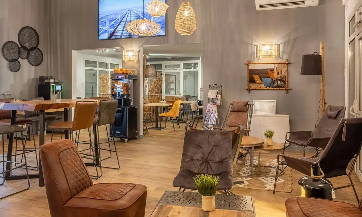 Angers Sud : chambre standard ou supérieure, option pdj et planche