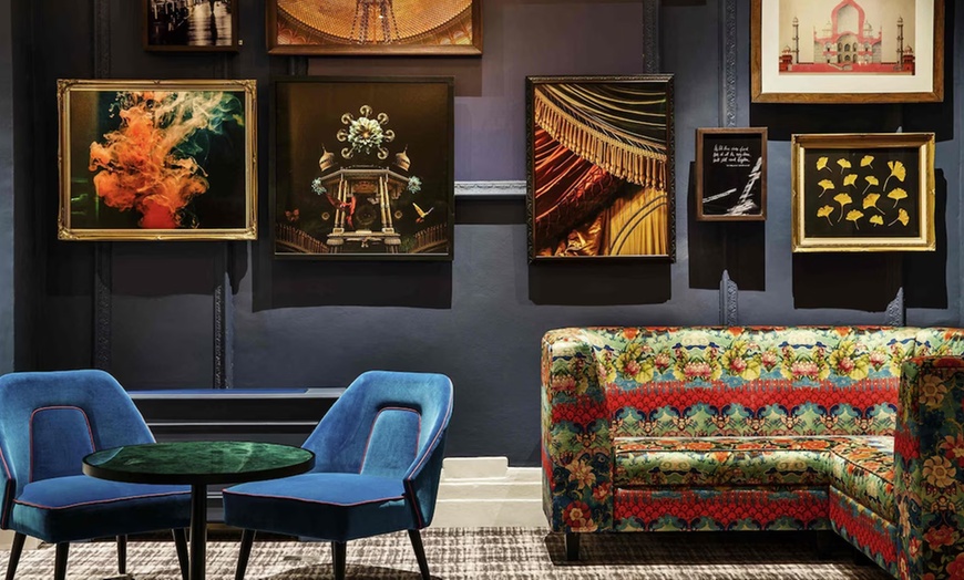 Image 7: Brighton: Seafront Stay for 2 with Breakfast, Welcome Drink & Dinner