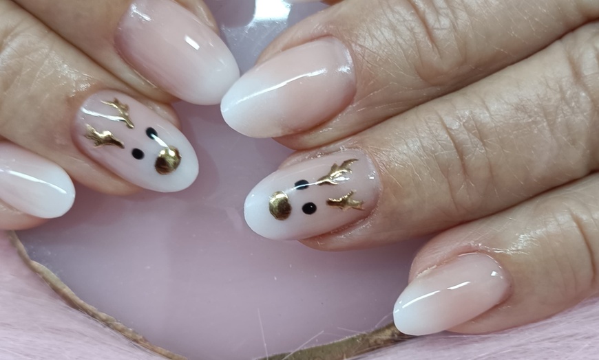 Image 2: Servicio de manicura y/o pedicura semipermanente