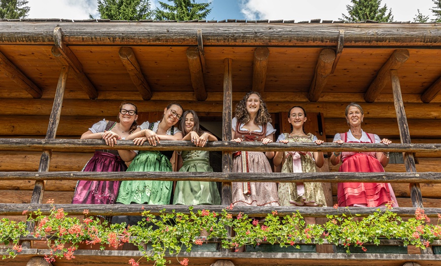 Image 2: Trentino: camera Comfort per 2 con colazione o mezza pensione