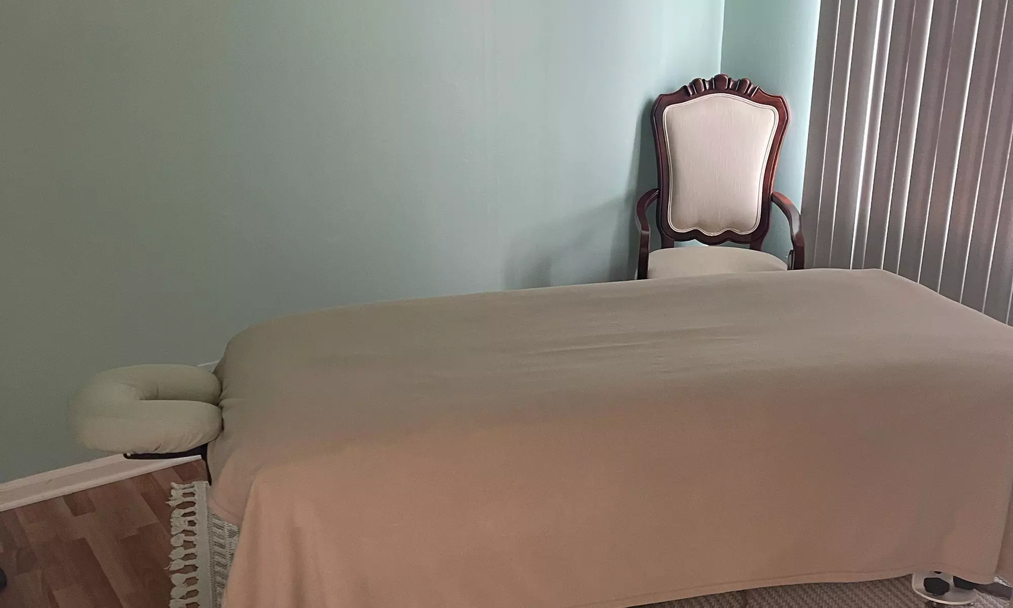 Relax with a 60 or 90 minute Deep-tissue Massage Session