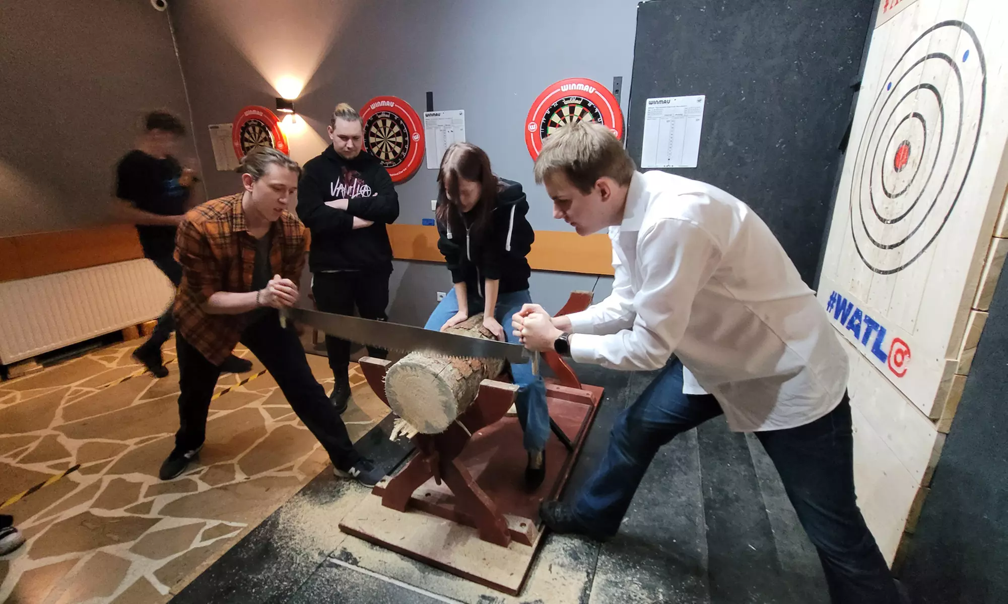 Pakiet dla 1-9 osób: rzucanie siekierami, tomahawkami, nożami i więcej