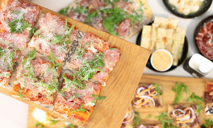 Image 7: Luxe Italiaans diner met onbeperkt pizza’s, antipasti en zoet einde