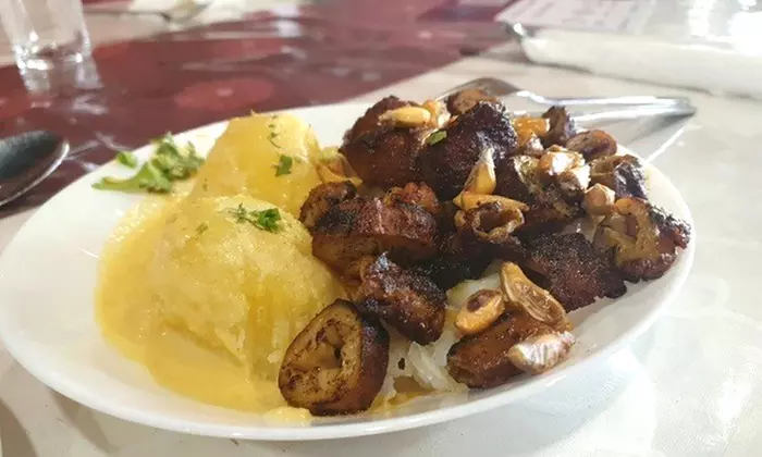 Sabores únicos: menú ecuatoriano para 2 o 4 personas