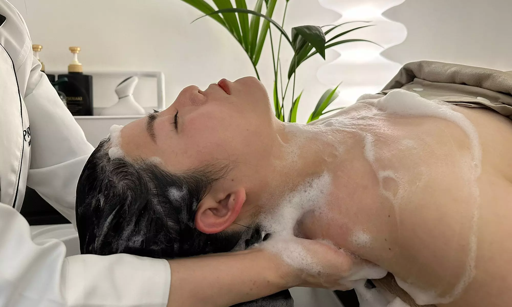 Geniet van een diepe hoofdhuidverzorging met een luxe Head Spa van 60 minuten, alleen of samen met 50% korting