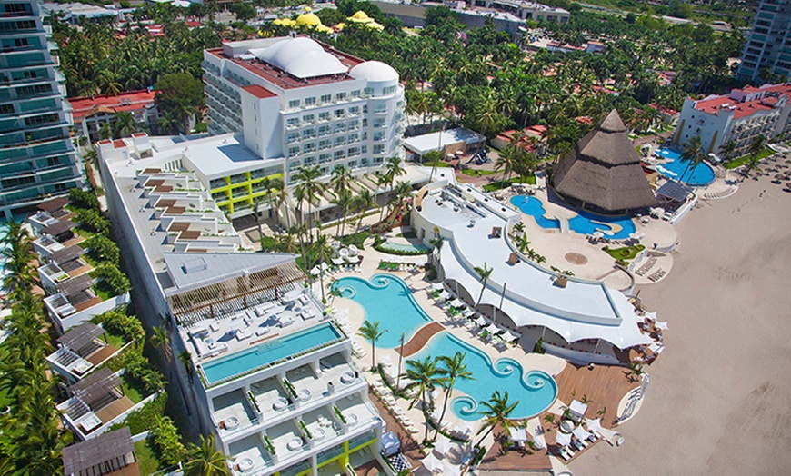 Image 17: ✈4-Night All-Incl. Krystal Grand Puerto Vallarta from Travel by Jen