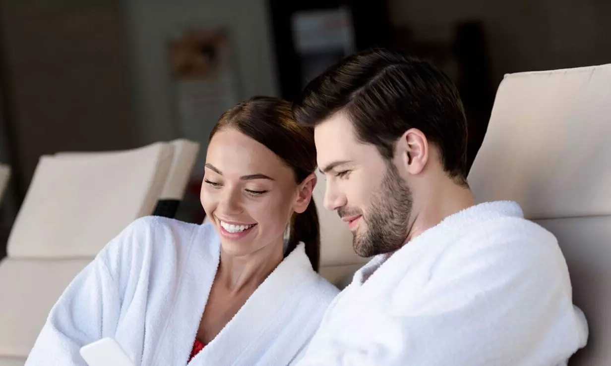 Aromatherapy Oil Massage + Hot Stones for One or Couples 