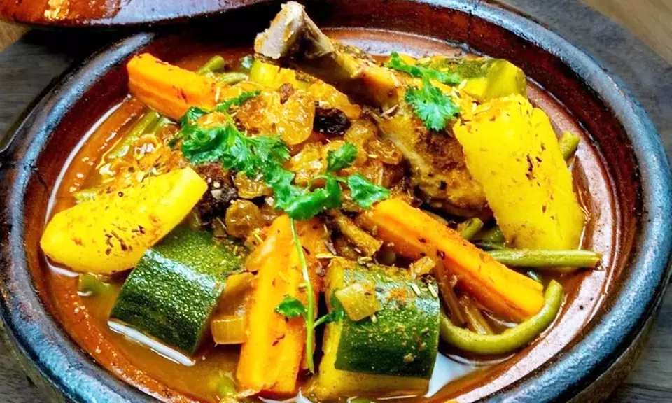 Pour 2 personnes : couscous ou tajine au choix et dessert au choix