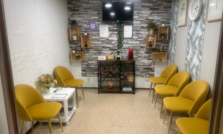 Image 7: Reduce la grasa con hasta 2 sesiones de criolipólisis y EMSculpt