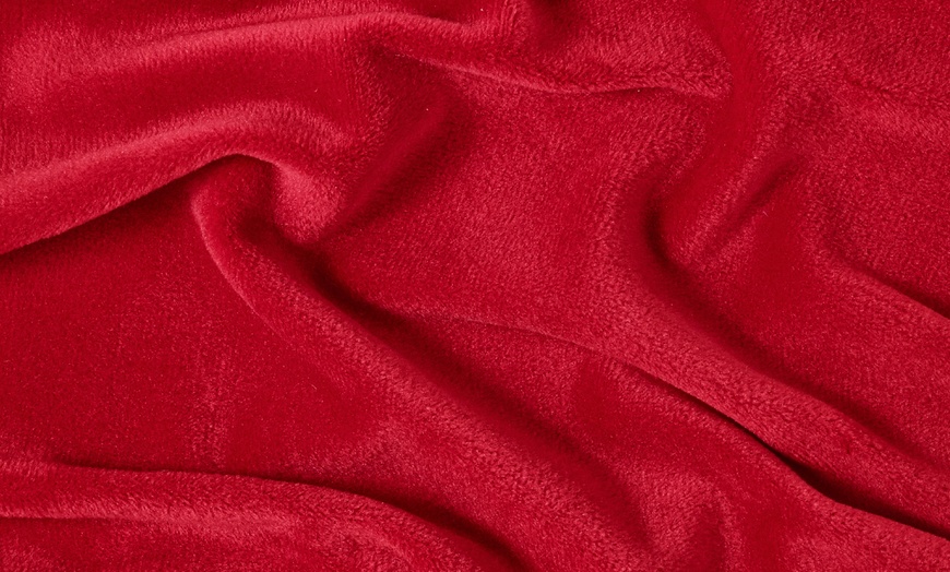 Image 23: Water-Resistant, Elegant Velvet Sofa Cover in Various Sizes