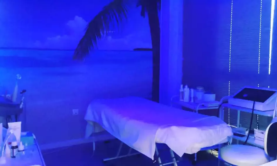 Higiene facial con colágeno y diseño cejas