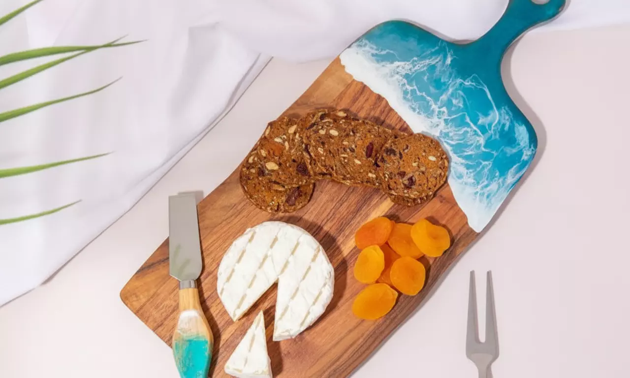 1.5 Hours of Resin Cheese board Workshop for Up to 14 People