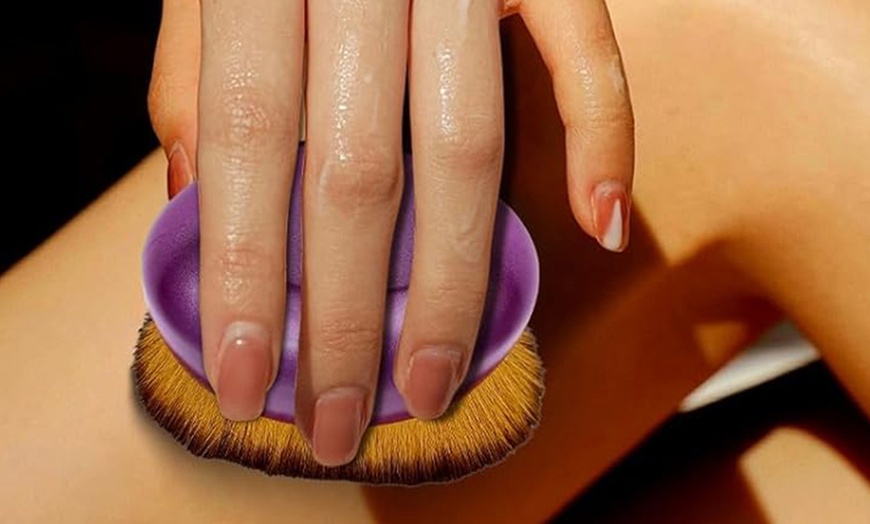 Image 12: Body Makeup Brush