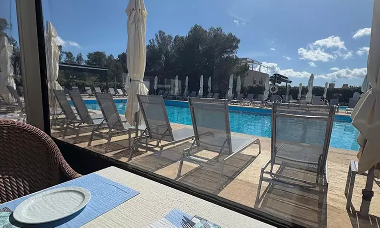 Menú mediterráneo para 2 o 4 con entrante, principal, postre y bebida