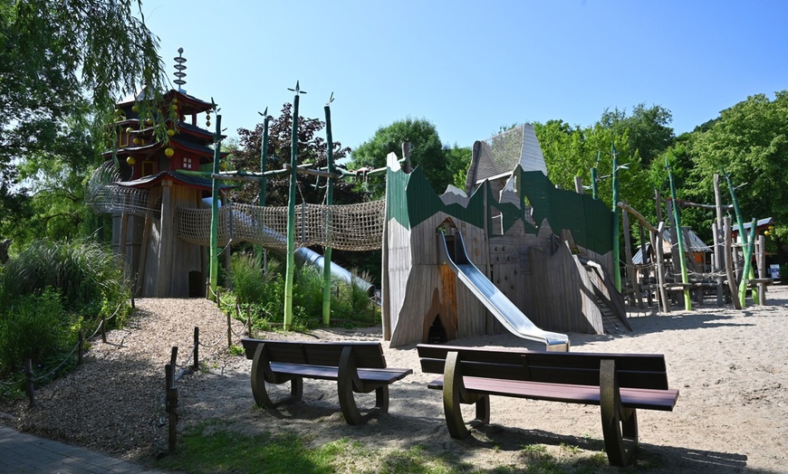 Image 16: Tiergarten Kleve – Ticket für 2 Erwachsene / 1 Kind, gültig bis 09.10.