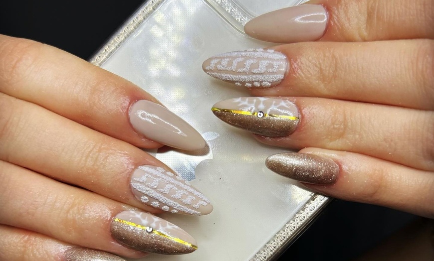 Image 1: Pose vernis semi-permanent sur mains et/ou pieds avec Anne Rzo Beauty