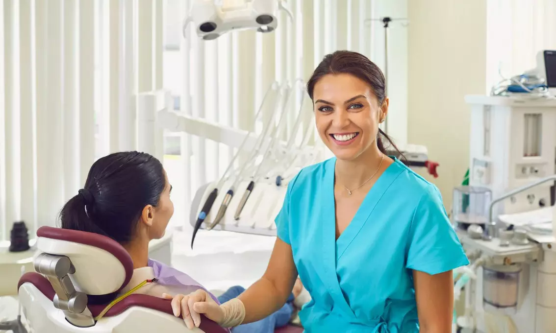 Kompleksowa profilaktyka stomatologiczna: skaling, piaskowanie i inne