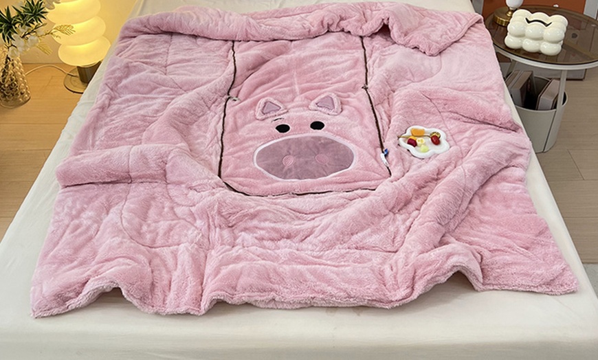 Image 9: Coperta e cuscino a tema cartoni