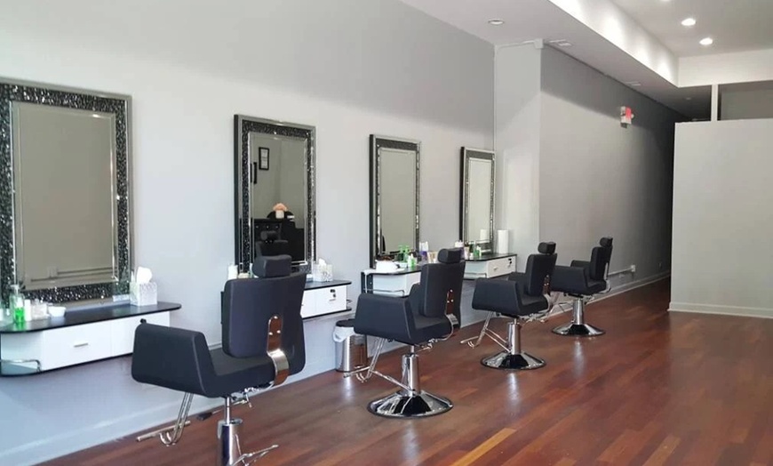 Image 2: Experience Smooth Skin with Brazilian and Chest Waxing Options