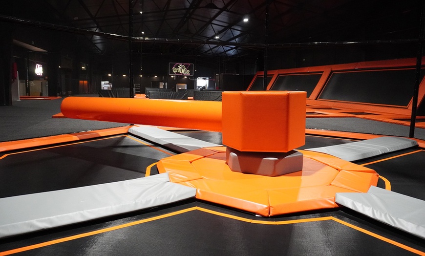 Image 9: ¡Saltos y diversión! Acceso a Salting para hasta 2 adultos y 2 niños