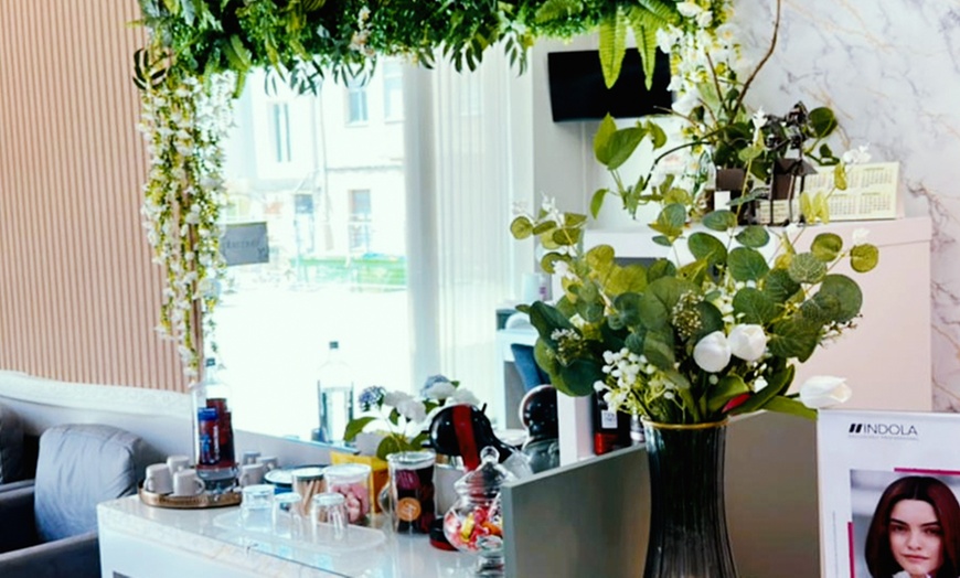 Image 5: Sesión de peluquería con opción a corte, tratamiento, tinte o mechas