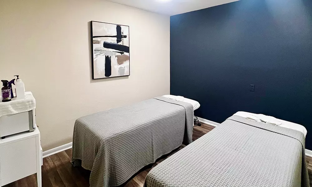 50 or 90-Minute Couple Massage with Hot Stone, Hot Towel, Aromatherapy and Relaxing Eye Mask ( Up to 55% Off )