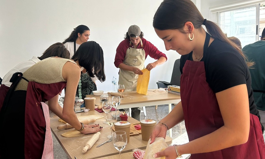Image 5: ¡Taller de pasta fresca para 1 o 2 personas con bebida y picoteo!