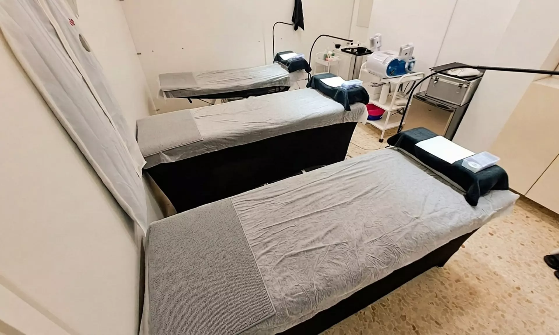 Limpieza básica o profunda con opción a hidrolimpieza facial para 1