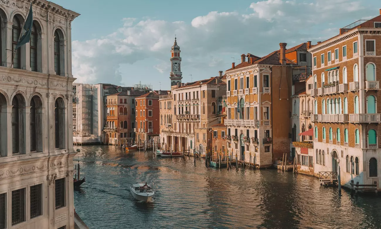 ✈ 4 or 6 Nights Venice & Lake Garda Holiday with Hotel & Flights