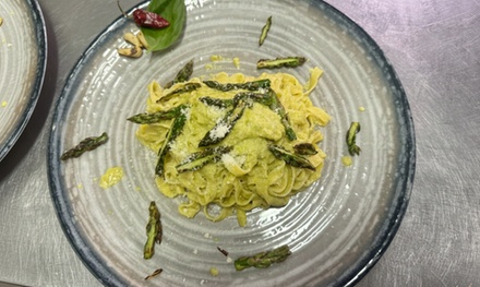 Menú italiano clásico para 2 personas con 1 entrante, 2 principales, 1 postre y 2 bebidas - Restaurante Trattoria Ferrari