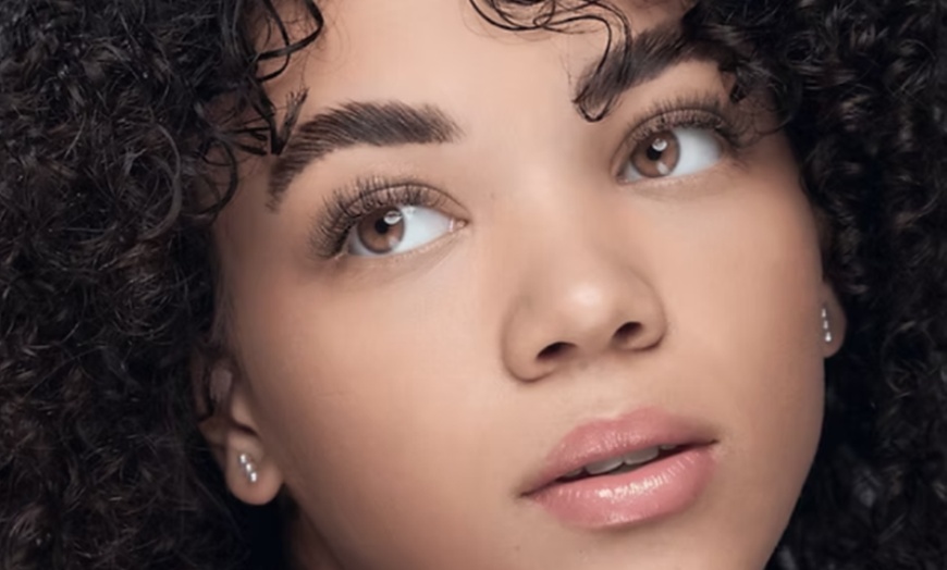 Image 2: Transform Your Look with Diverse Eyelash Extensions