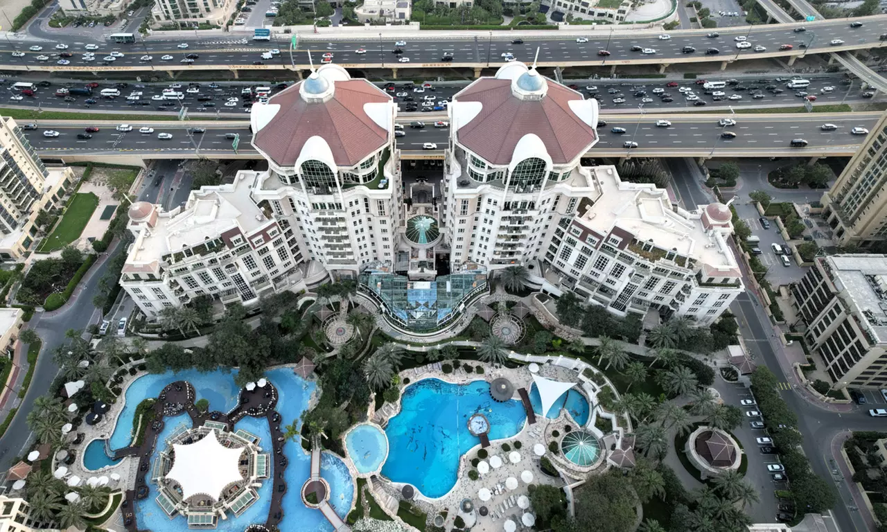 Up to AED 100, 200, 300 or 500 to Spend on Food and Beverages