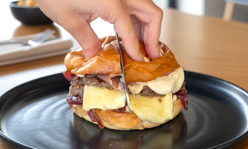 Image 18: Menú de smash burger con entrante, patatas y bebidas para 2 o 4