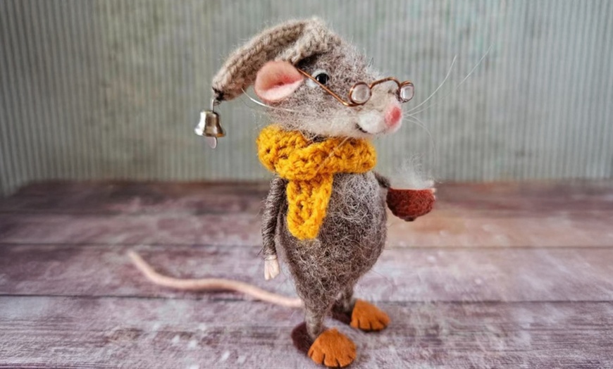 Image 3: DIY Christmas Needle-felted Mouse Decoration in Five Styles