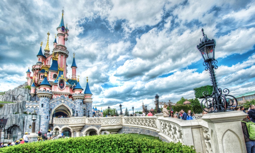 Image 5: ✈ 7-Day Paris & Disneyland Escape with Air