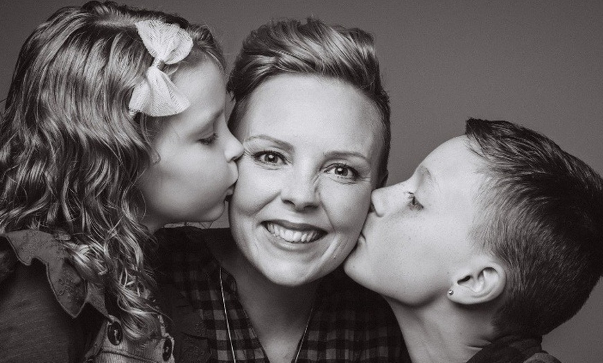 Image 7: Tailored Individual, Couple, Family or Pet Photo Shoot Experience