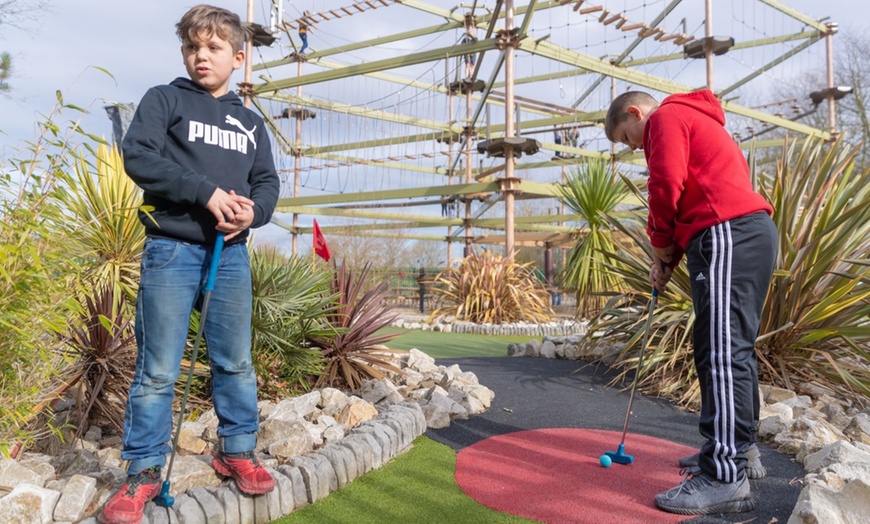 Image 5: Fun Awaits: Mini Golf Fun for 2, 4, or 6 People – Perfect for Groups