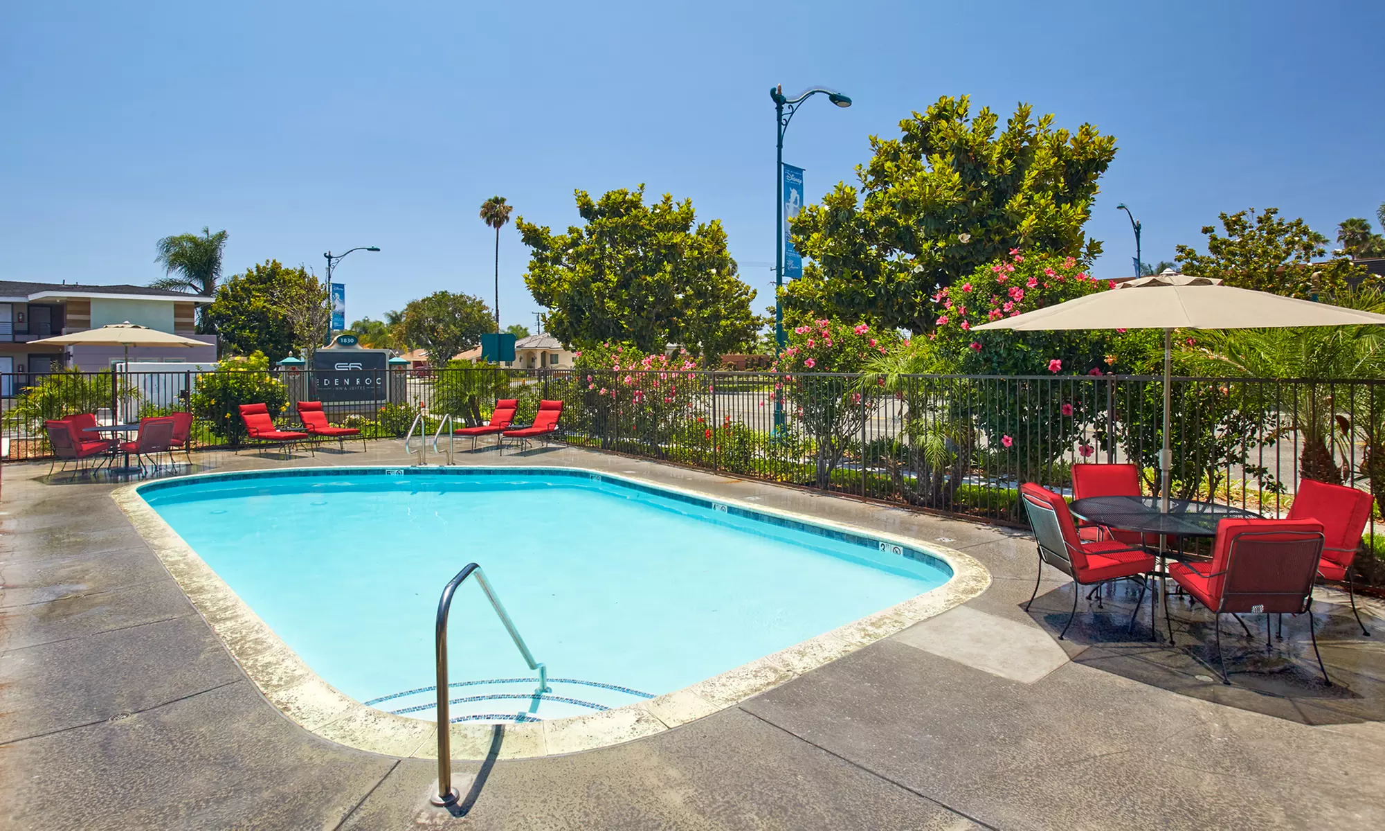 Members Only: Hotel Near Anaheim Convention Center With Pool & Wi-Fi