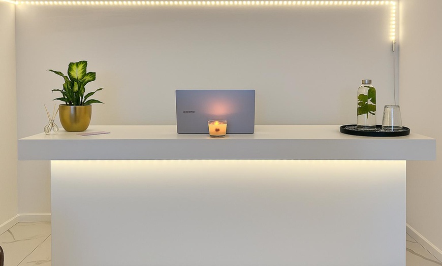 Image 4: Zacht maar intens shiatsu ritueel voor gezicht en hoofd met duo-opties