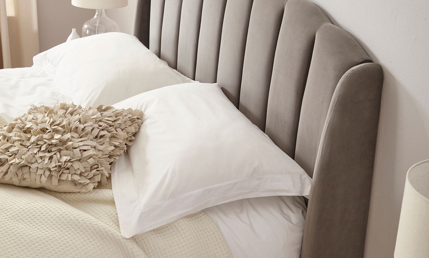 Image 5: Aurelia Winged Upholstered Bed 