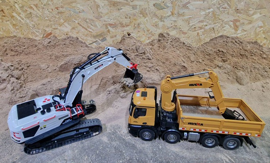 Image 10: Kids Digger Party at Jump Giants Leicester - Private Room & Food