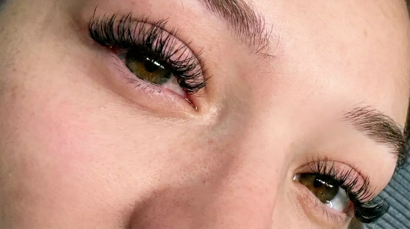 Upgrade Your Look: Classic, Hybrid, Wet or Volume Set at LashNBloom