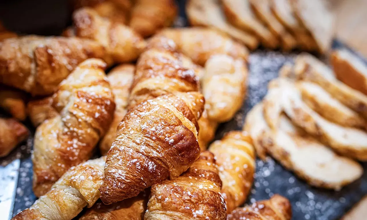 Frühstücksbuffet inkl. 1 Glas Sekt für 2 oder 4 Personen