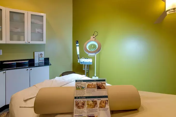 Unwind and Relax: One-Hour Standard Massage with HydroLuxe Massage