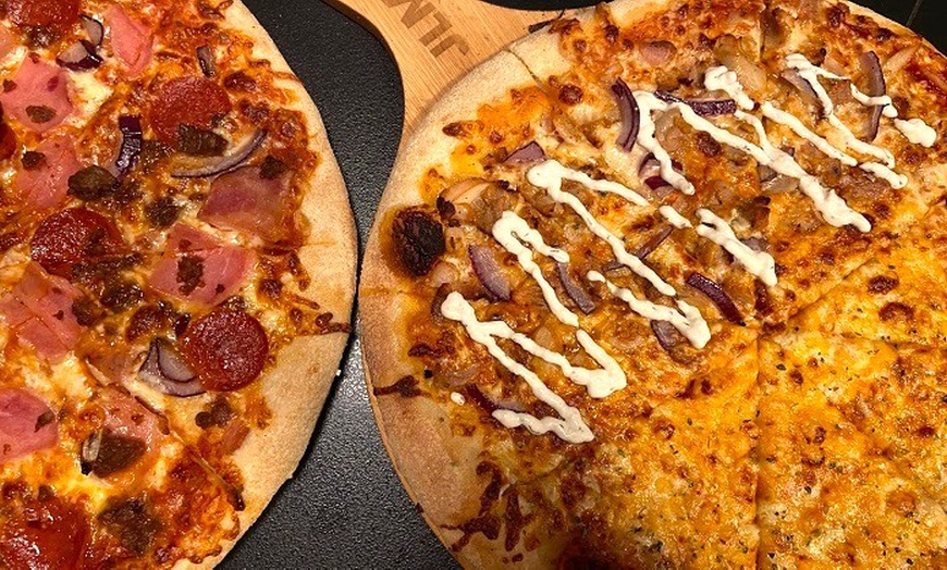 Image 22: Menú de pizza artesanal con entrante, postre y bebida para 2 o 4