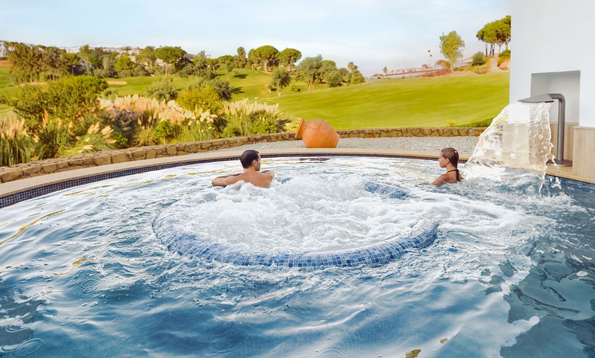 Image 1: Sumérgete en la calma con un circuito termal para 2 con opciones extra