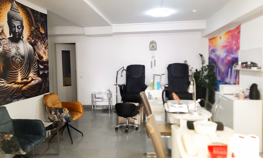 Image 5: Bis zu 25% Rabatt auf den Mani-Pedi - Schellack / Splitterfest / Gel bei HH Beauty Nagelstudio & Lashes