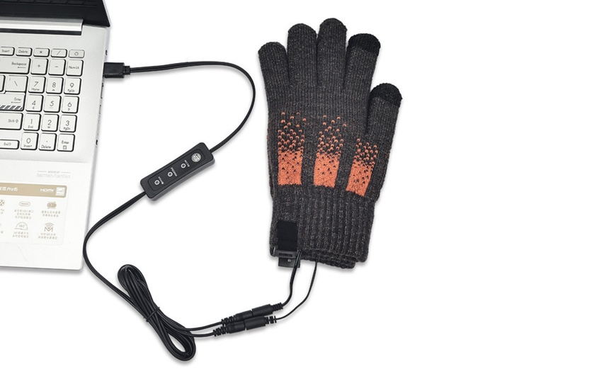 Image 2: USB Heated Touchscreen Knitted Gloves